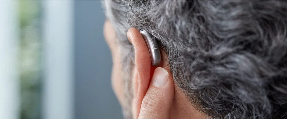 Types of hearing loss - image of man with hearing aid